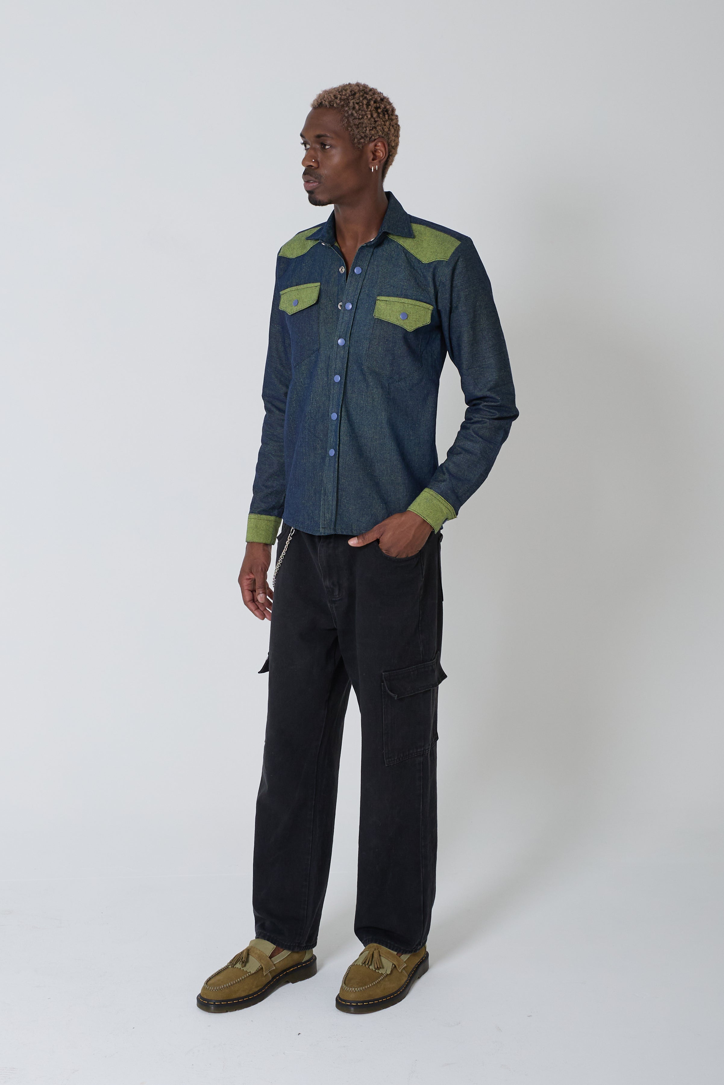 Men's Button Down Long-Sleeve Shirt with Front Pockets